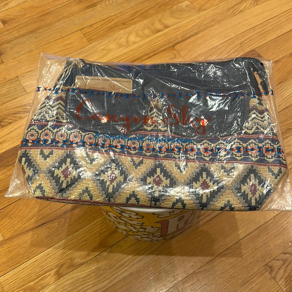 Women bag and necklace